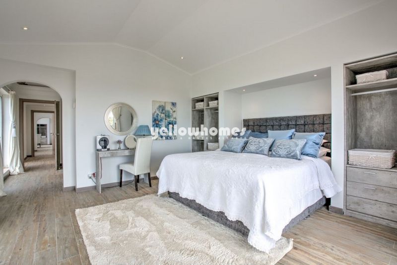 Moradia V5 contemporânea com vista mar e campo perto de Boliqueime